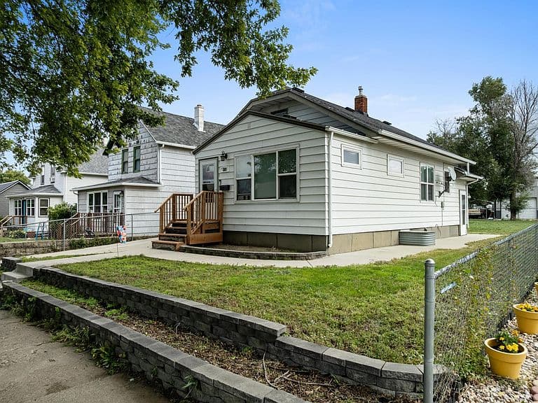 1313 Main St S photo 2
