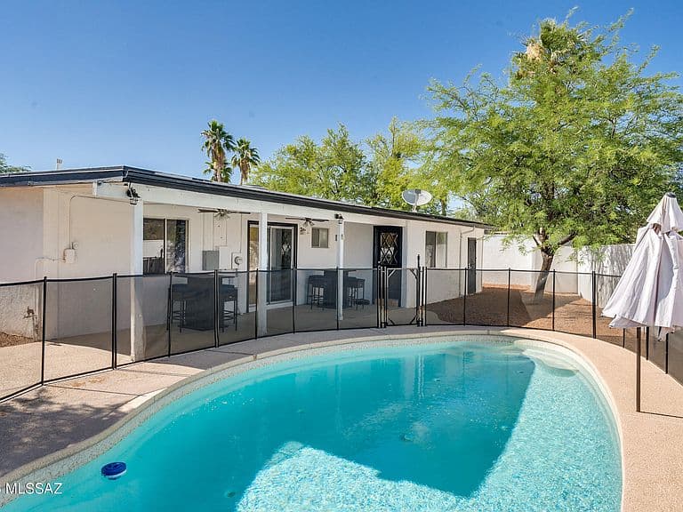9870 E Celeste Dr photo 1