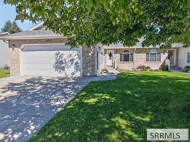 2955 E Courtyard Cir photo 1