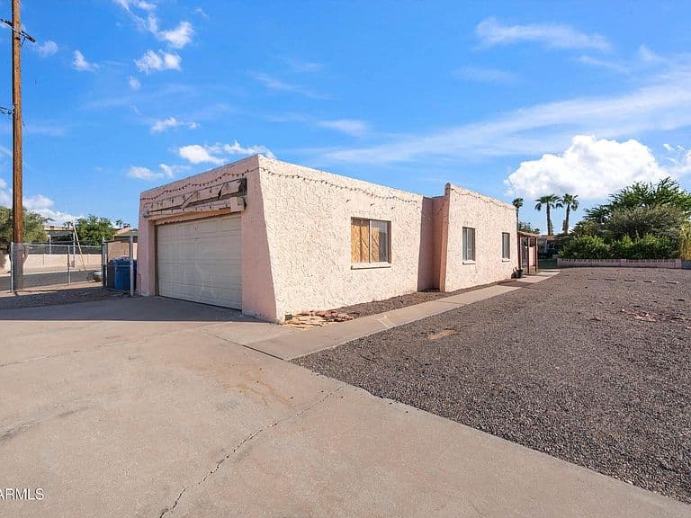 3802 N 23RD Drive photo 4