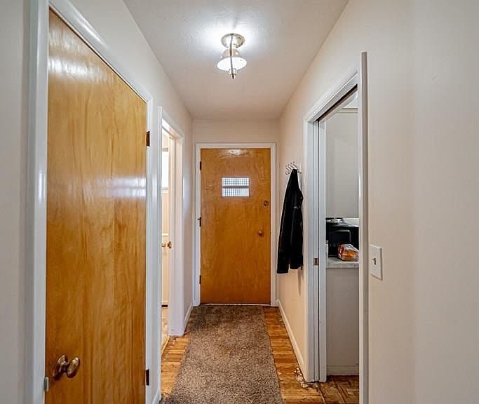 240 Lincoln Dr photo 3