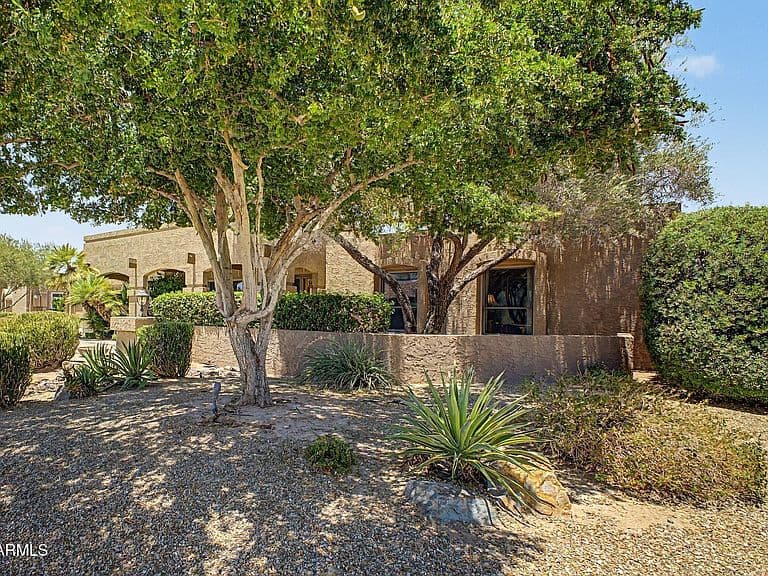 1926 E CARMEN Street photo 4