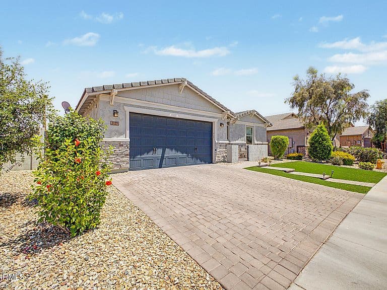2157 N 139TH Drive photo 4