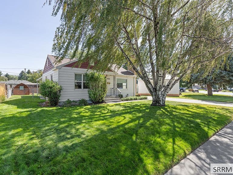 822 Crestmont Ave photo 2
