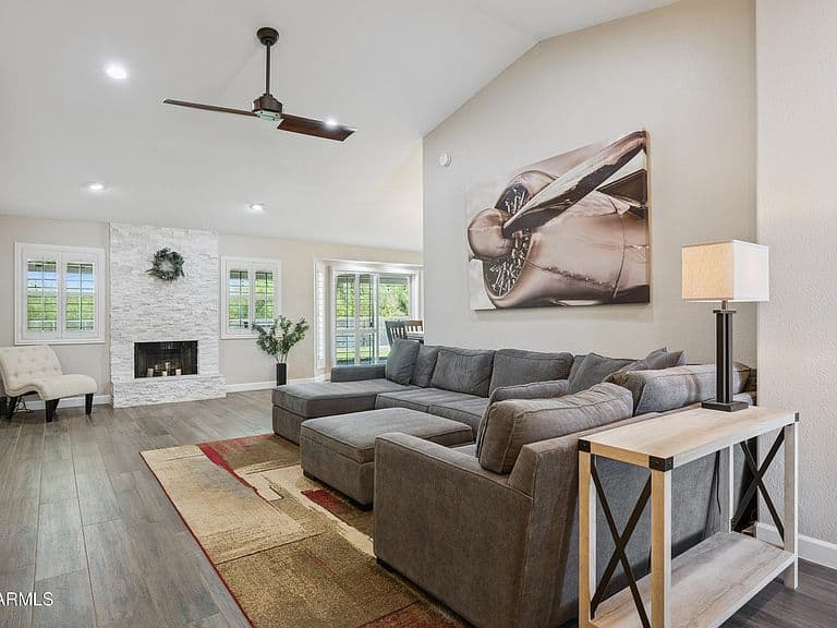 1350 W ESCARPA Street photo 3