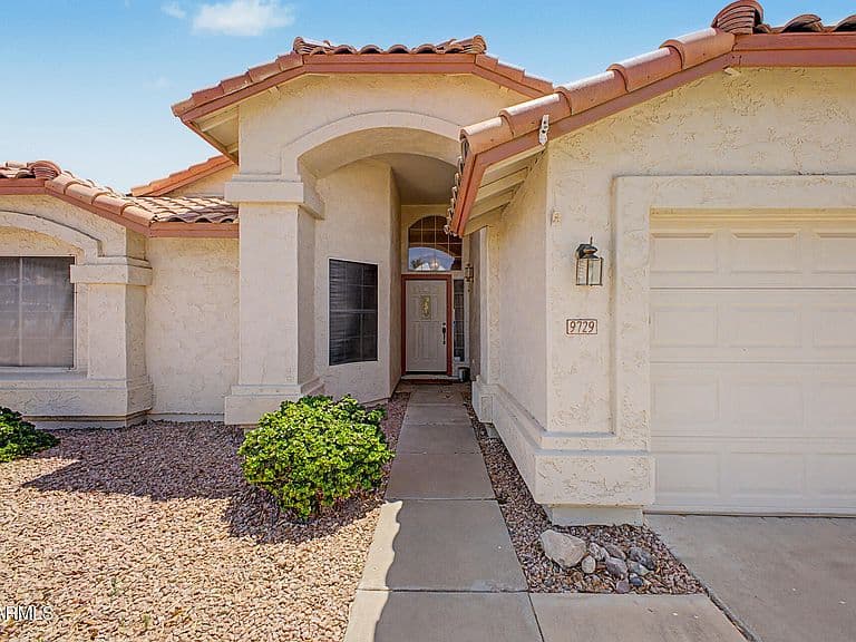 9729 W BURNETT Road photo 3