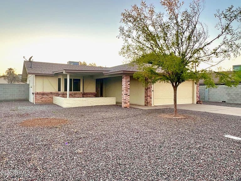 1808 N BULLMOOSE Drive photo 2