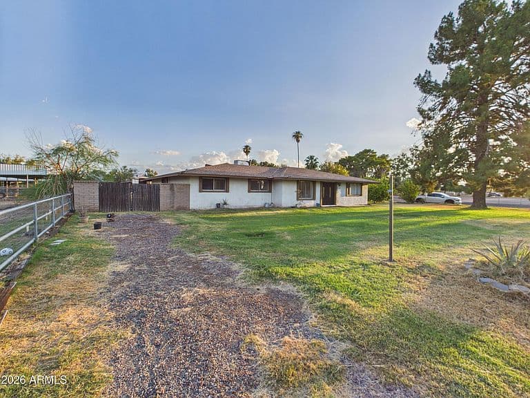 6809 S 66TH Avenue photo 2
