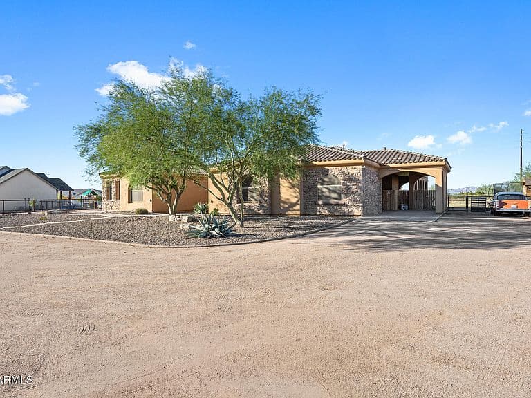 1602 E LOBO Street photo 3