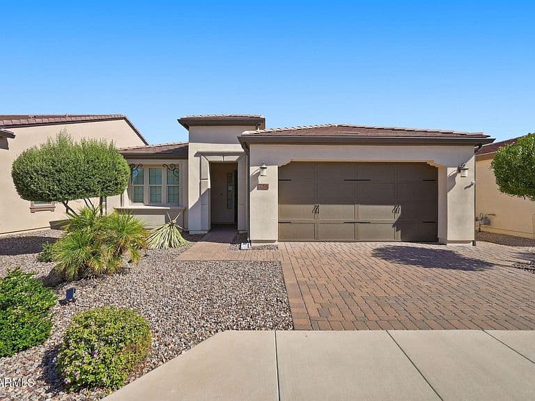 758 E FARMERS Lane photo 1