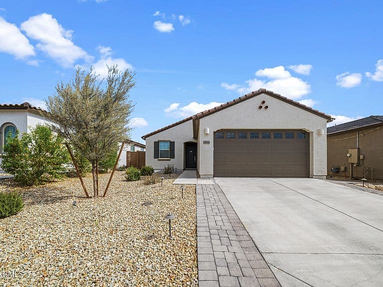 19418 W PIERSON Street photo 1