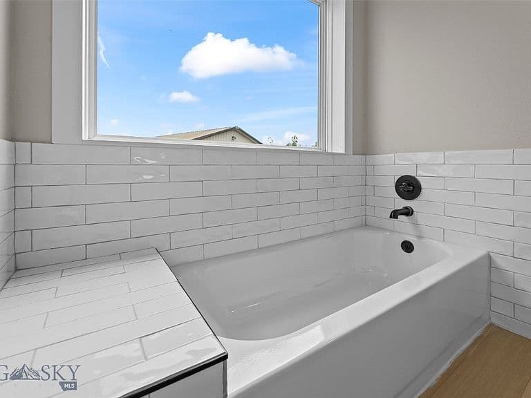 108 Violet Rd photo 3