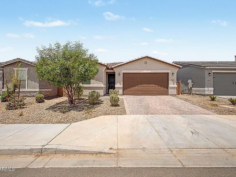 40140 W ELM Drive photo 1