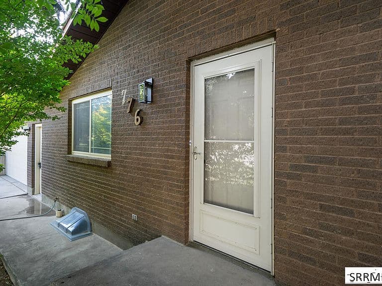 776 Adell Ave photo 2