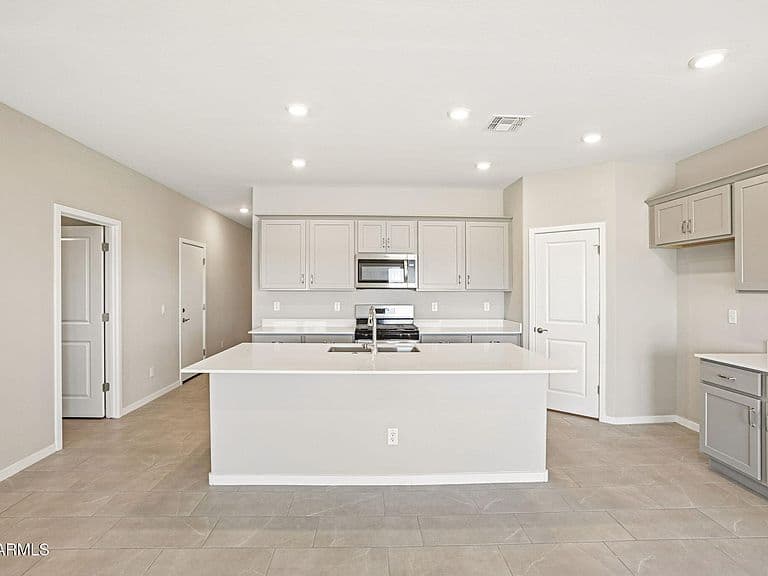 36830 W NINA Street photo 3