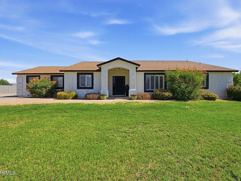 2830 E RYAN Road photo 1