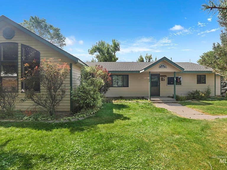 35 Sun Meadows Rd E photo 1