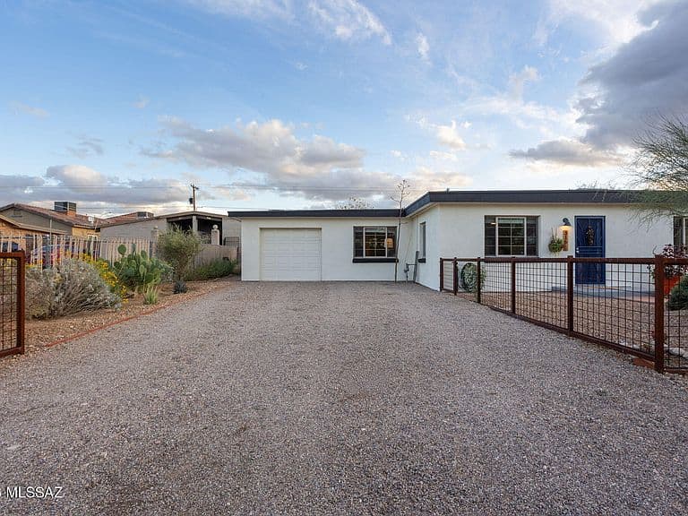 316 E Lester St photo 4