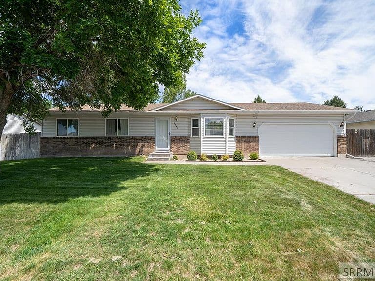3647 E Jill St photo 1