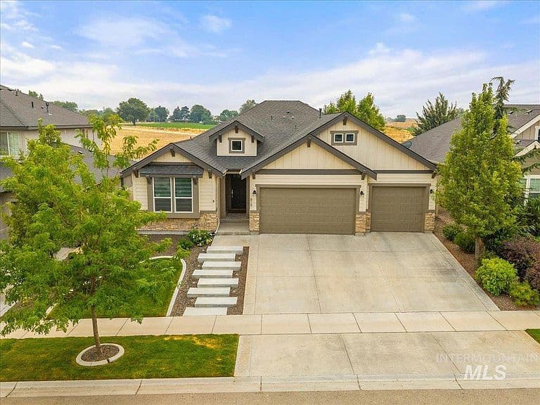 819 E Crest Ridge Dr photo 1