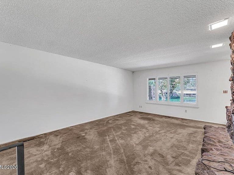 176 Lake Glen Dr photo 5