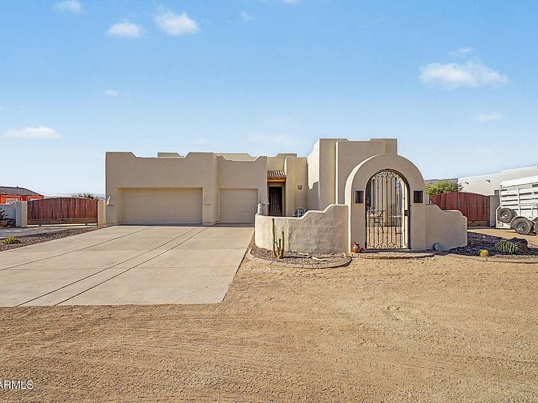 1120 E CIRCLE MOUNTAIN Road photo 2