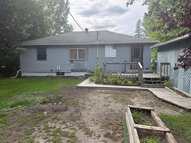 205 2nd St photo 3