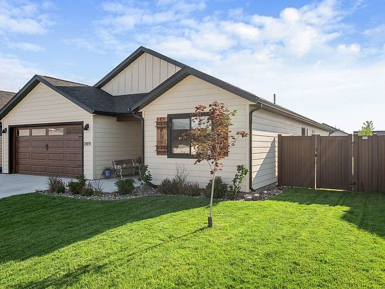 2819 Sarah Ave photo 3