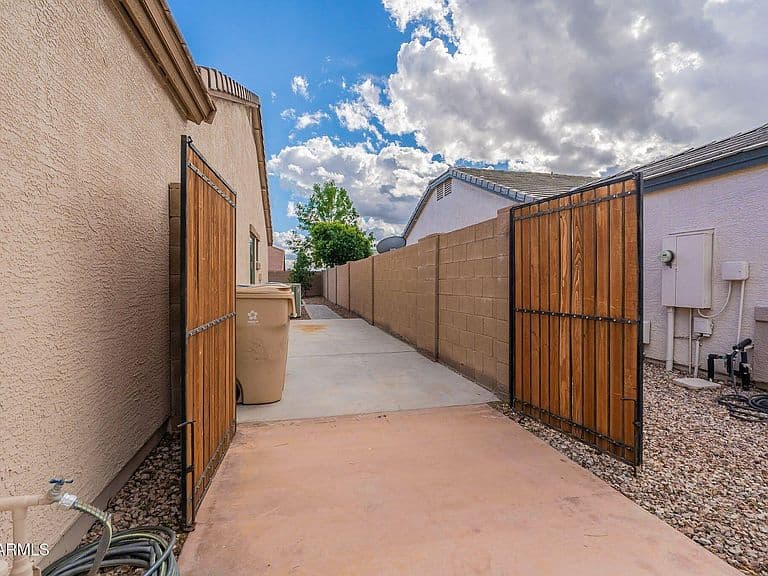 22939 W PAPAGO Street photo 2