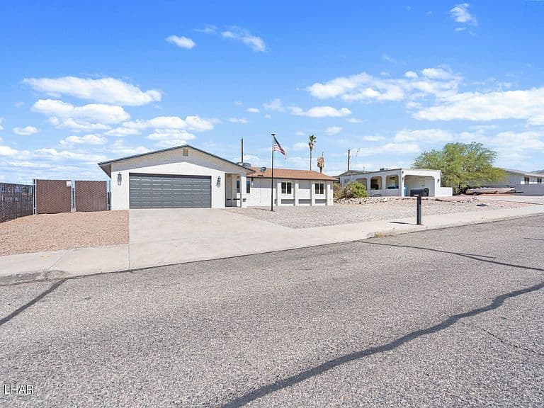 2451 Smoketree Ave N photo 1