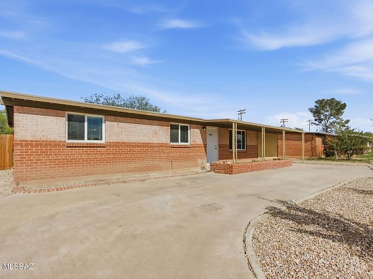 4865 E 23rd St photo 2