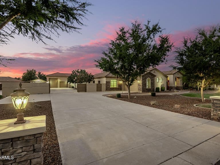 2744 E COUNTRY SHADOWS Court photo 2