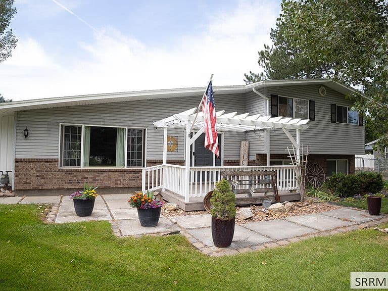 2254 S Bellin Rd photo 2