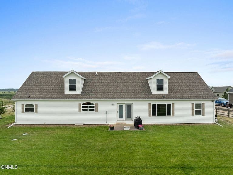 5458 Matthew Ave photo 4
