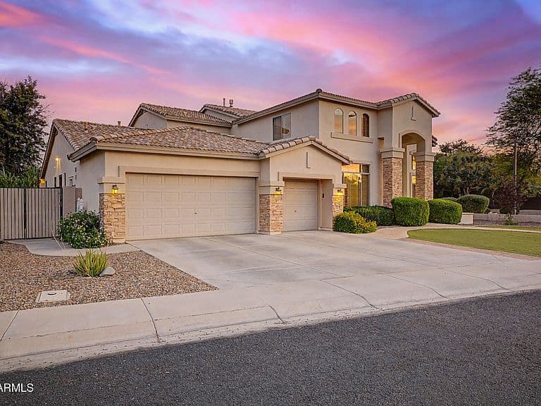 2087 W REMINGTON Drive photo 3
