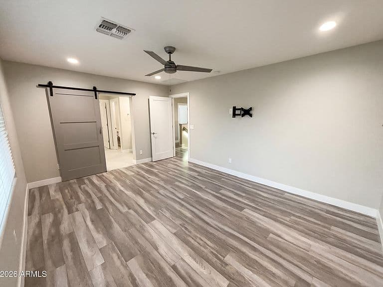 1099 E SOURWOOD Drive photo 4