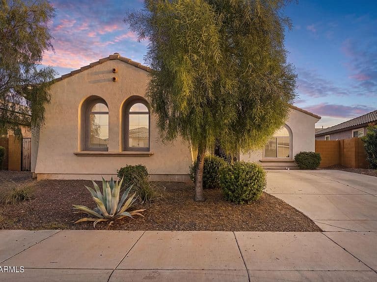 26065 W QUAIL Avenue photo 1