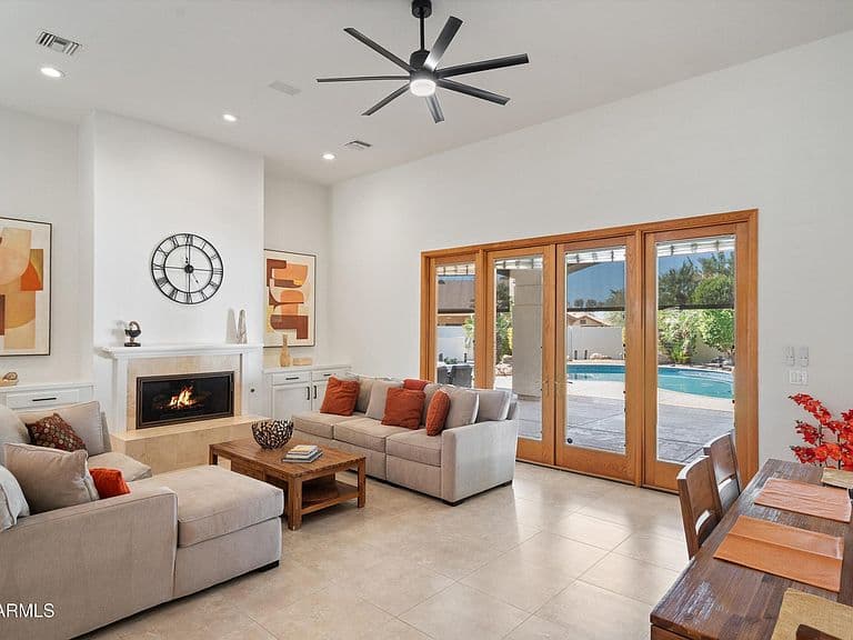 4914 N VALLEY Glen photo 4