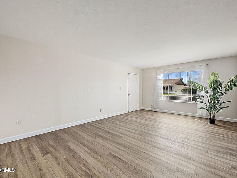 2012 E CORNELL Drive photo 5