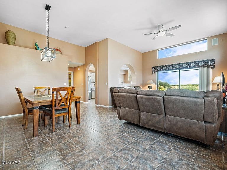 2287 S Cliff Dr photo 4