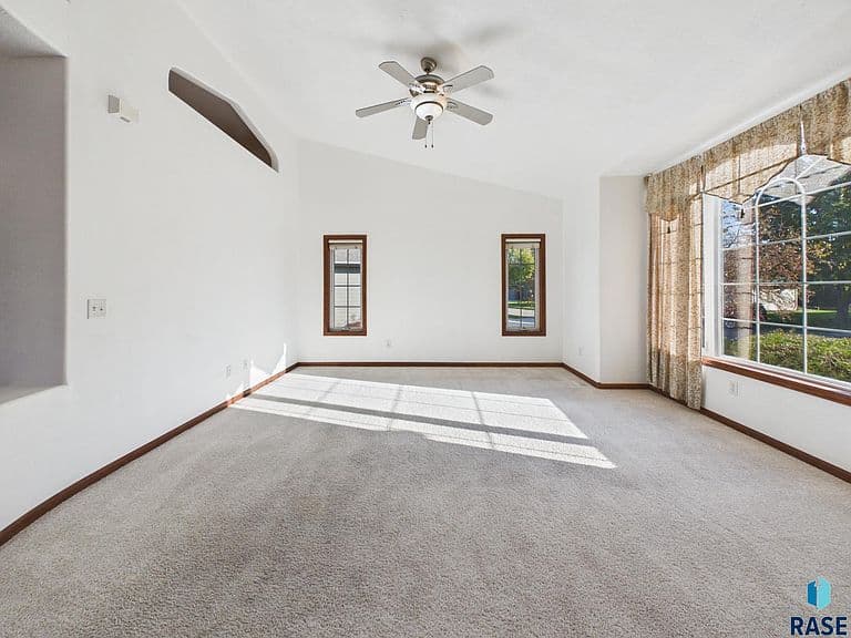 809 S Outlook Dr photo 4