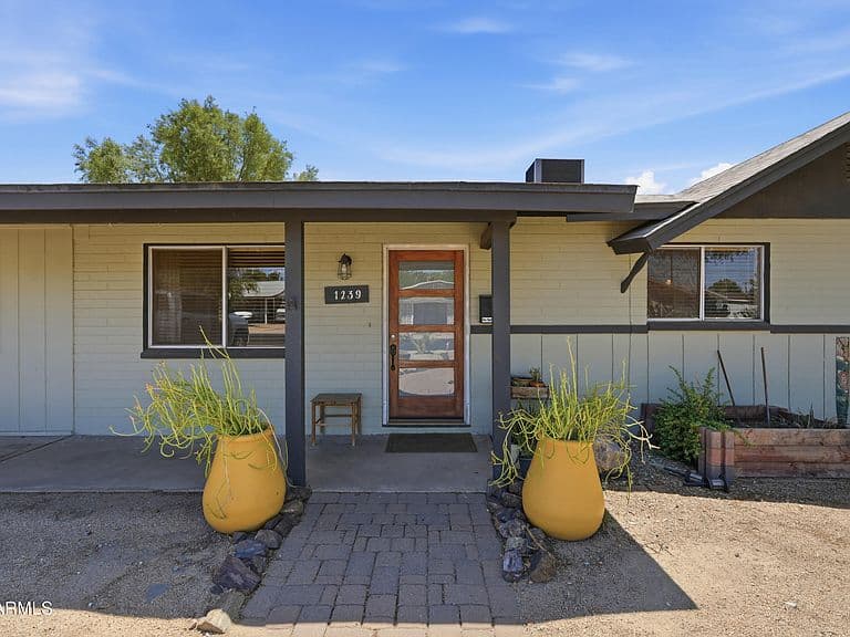 1239 W ELNA RAE Street photo 1