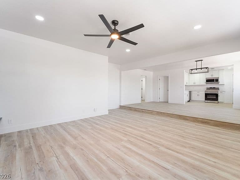 39 Lowery St photo 4