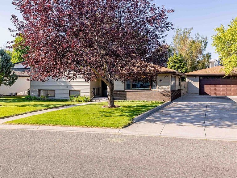 920 Aspen Dr photo 1