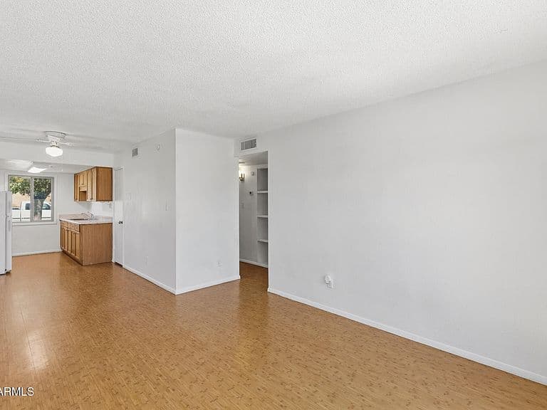 5320 W SHEENA Drive photo 4