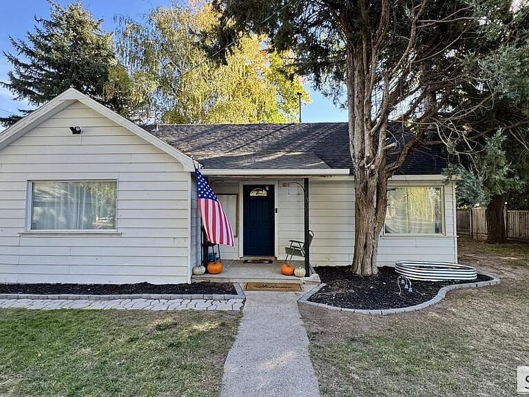 371 N 200 W photo 1