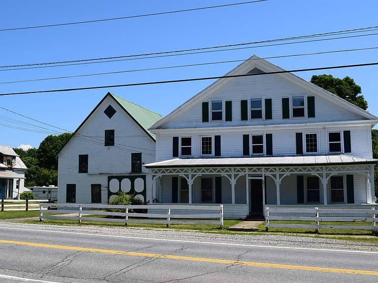 4615 US Route 5 photo 2