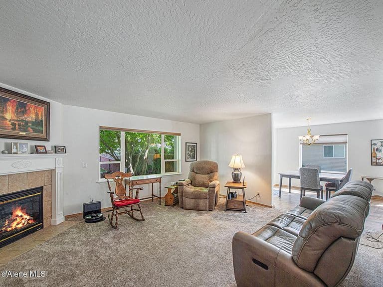 1015 W Fairview Dr photo 4
