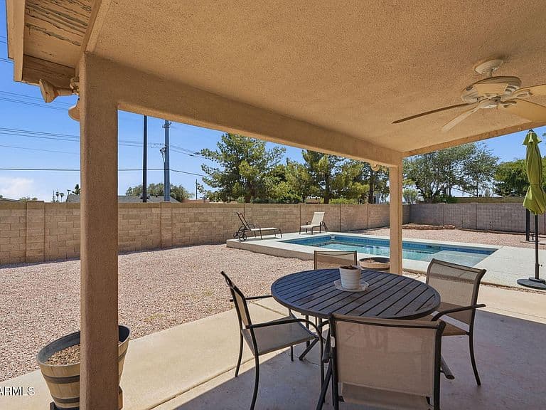 810 N PINE Court photo 4