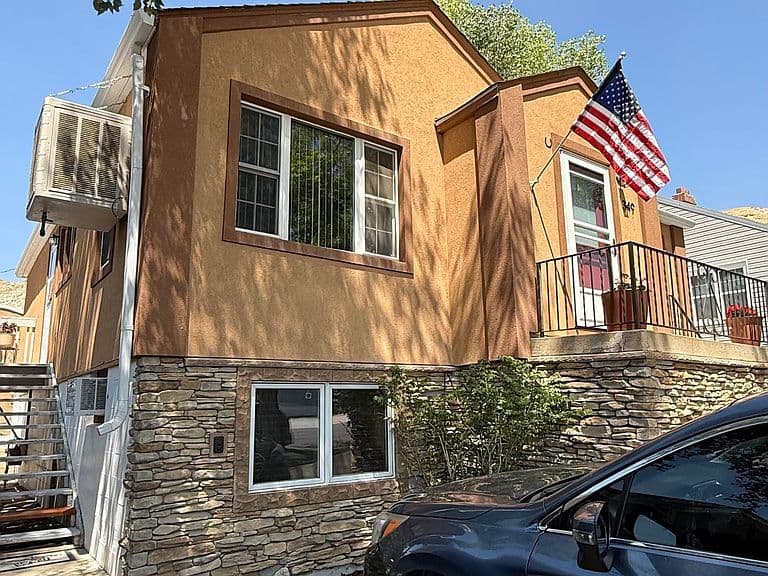 349 N 1st E photo 2